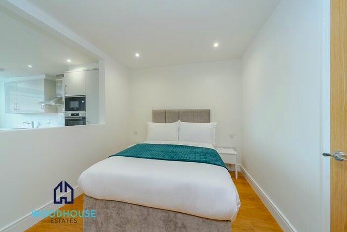 1 Bedroom Flat To Rent In Park Avenue, Bushey, WD23