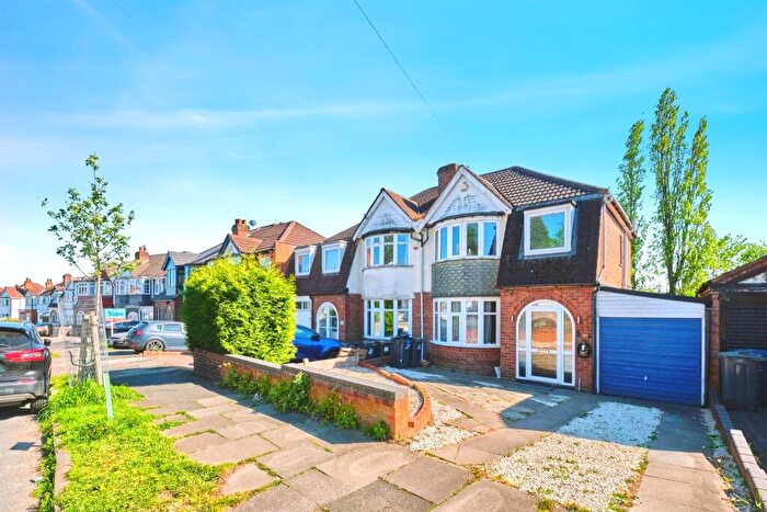 3 Bedroom Semi-Detached House For Sale In Northolt Grove, Birmingham, B42