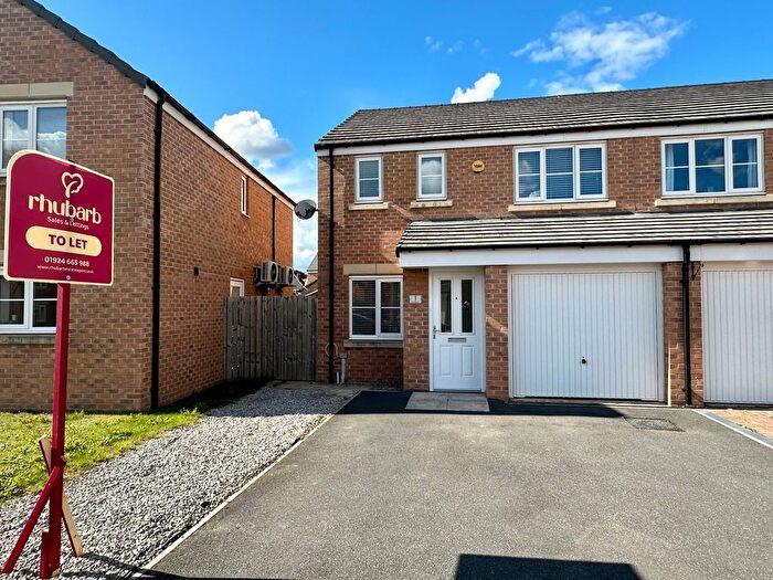 3 Bedroom Semi-Detached House To Rent In Bottle Kiln Rise, Wakefield, West Yorkshire, WF1