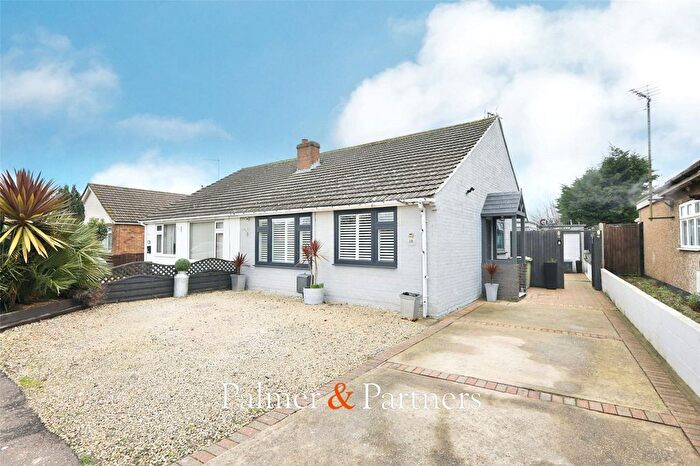 2 Bedroom Bungalow For Sale In Woodrows Lane, Clacton-On-Sea, Essex, CO16