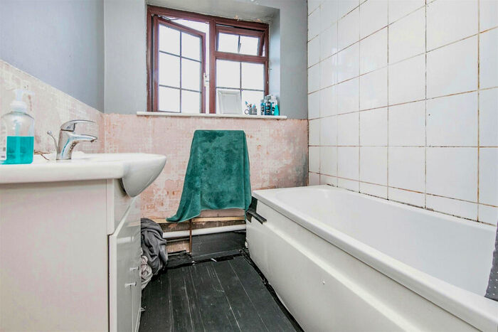 2 Bedroom Semi-Detached House For Sale In Cats Lane, Sudbury, CO10