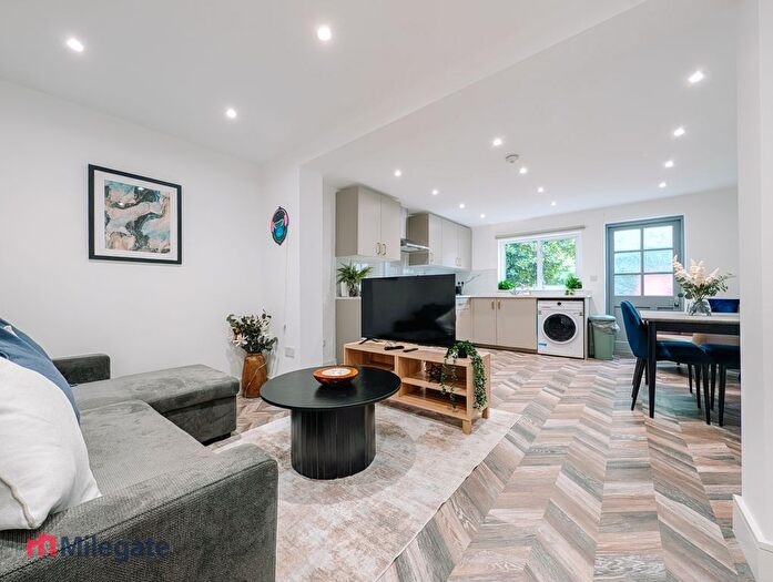 4 Bedroom Terraced House To Rent In Longfellow Road, Worcester Park, KT4