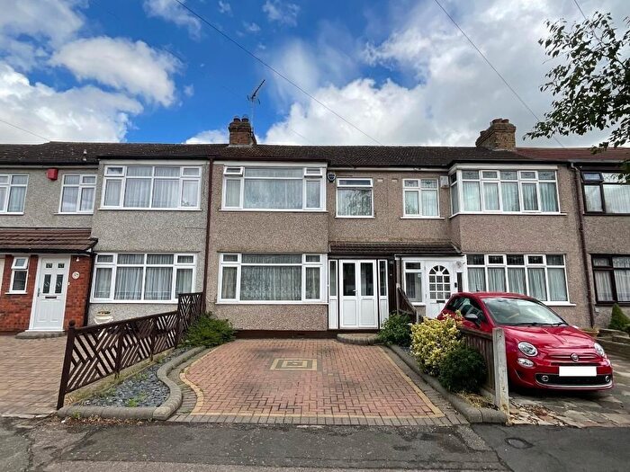 3 Bedroom Terraced House For Sale In Laburnum Avenue, Hornchurch, RM12