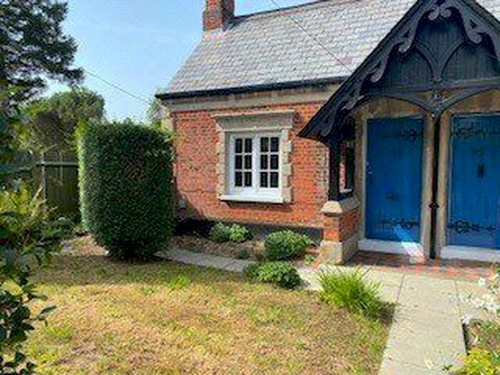 Bungalow To Rent In Bentley Heath Lane, Barnet, EN5