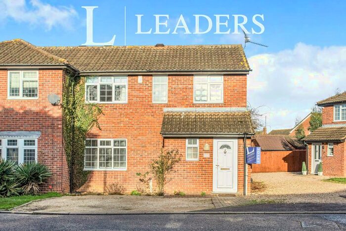 3 Bedroom Semi-Detached House To Rent In Deerfield Close, Buckingham, MK18