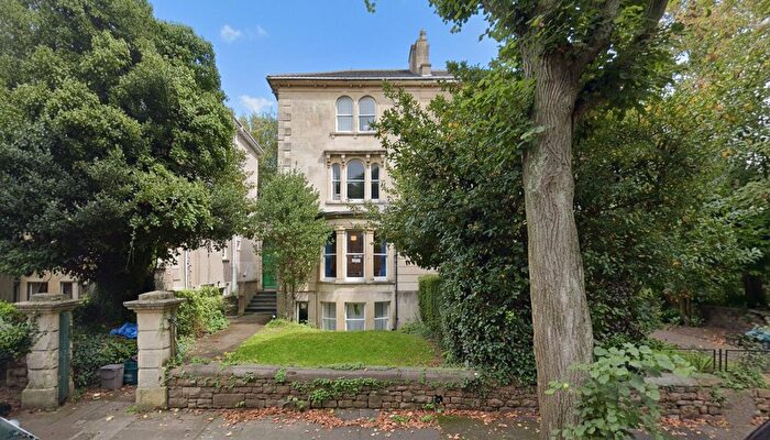 2 Bedroom Flat For Sale In Chertsey Road, Bristol, Somerset, BS6