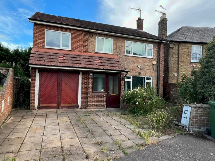 5 Bedroom Detached House To Rent In Farm Way, Staines-Upon-Thames, TW19