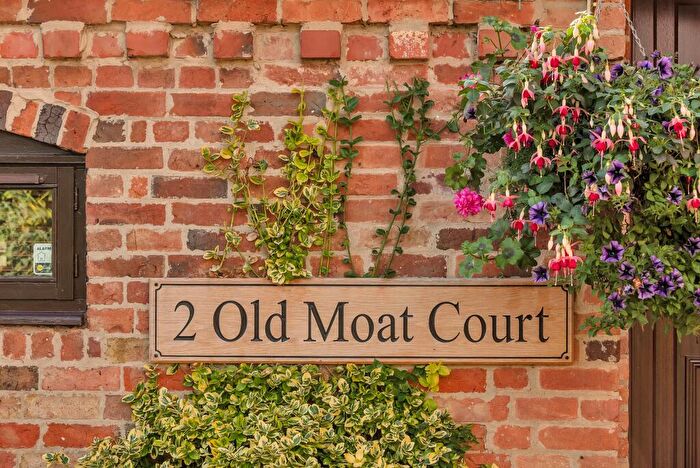 4 Bedroom Detached House For Sale In Old Moat Court, Nottingham, NG12