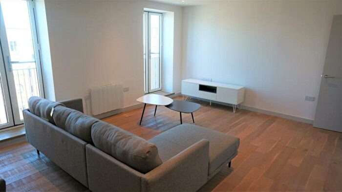 2 Bedroom Apartment To Rent In Apt :: One Cutting Room, M4