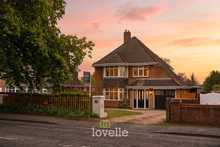 4 Bedroom Detached House For Sale In Humberston Avenue, Humberston, DN36