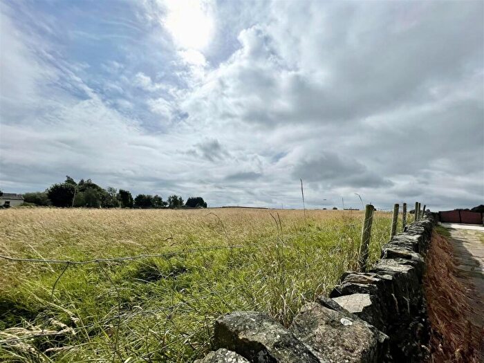2 Bedroom Terraced House For Sale In School Ridge, Thornton, Bradford, BD13