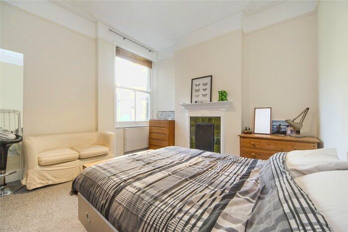 2 Bedroom Flat To Rent In Richmond Parade, Richmond Road, TW1