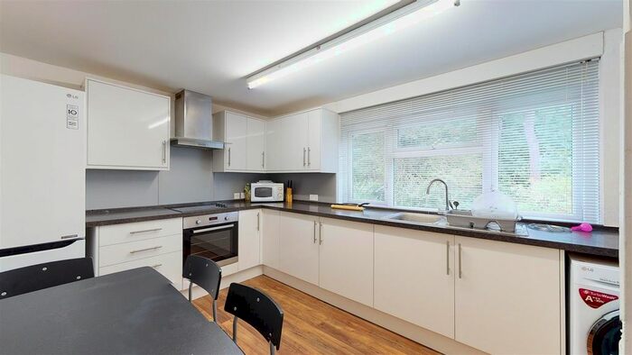3 Bedroom Flat To Rent In Long Meadow Way, Canterbury, CT2