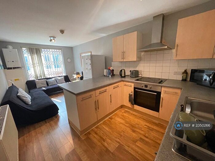 3 Bedroom Flat To Rent In Nottingham, Nottingham, NG7