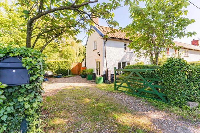 3 Bedroom Semi-Detached House For Sale In Caudle Springs, Carbrooke, IP25