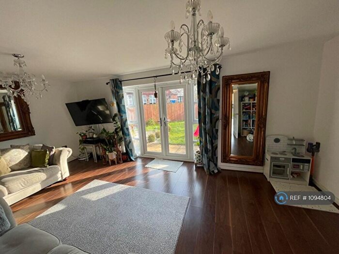 4 Bedroom Semi-Detached House To Rent In Redwing Avenue, Manchester, M21