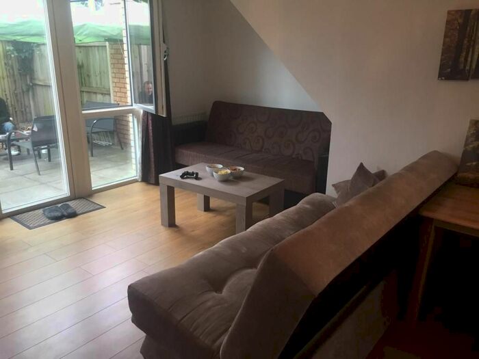 2 Bedroom Flat To Rent In Church Road, Barking, IG11