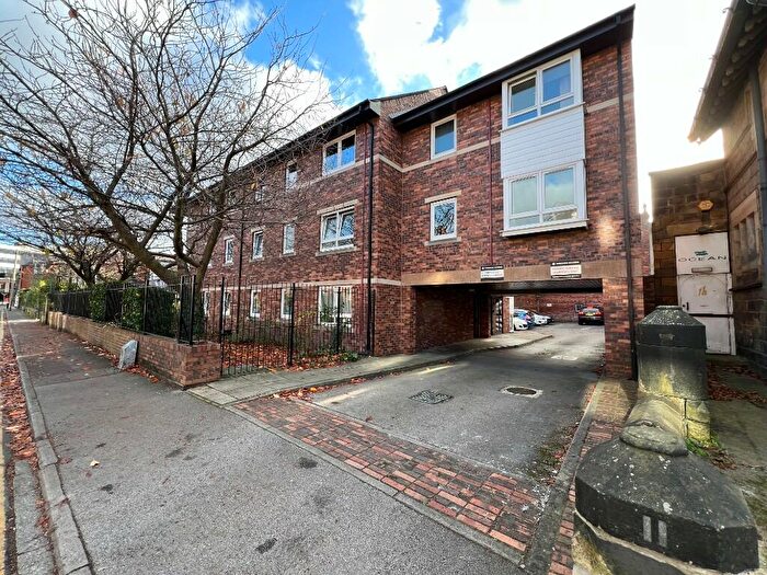 2 Bedroom Flat To Rent In Bennett Road, Leeds, West Yorkshire, LS6