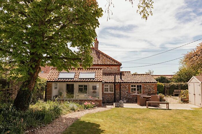 3 Bedroom Semi-Detached House For Sale In Beautifully Restored Cottage In Letheringsett, NR25