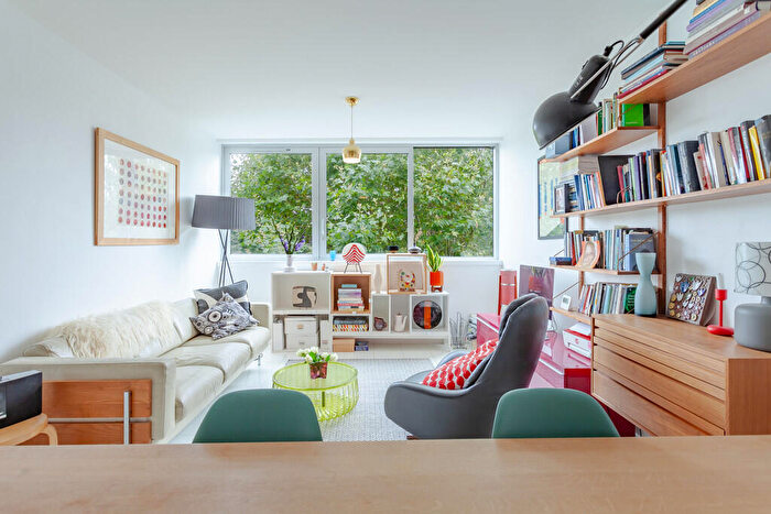 2 Bedroom Apartment To Rent In East Bank, London, N16