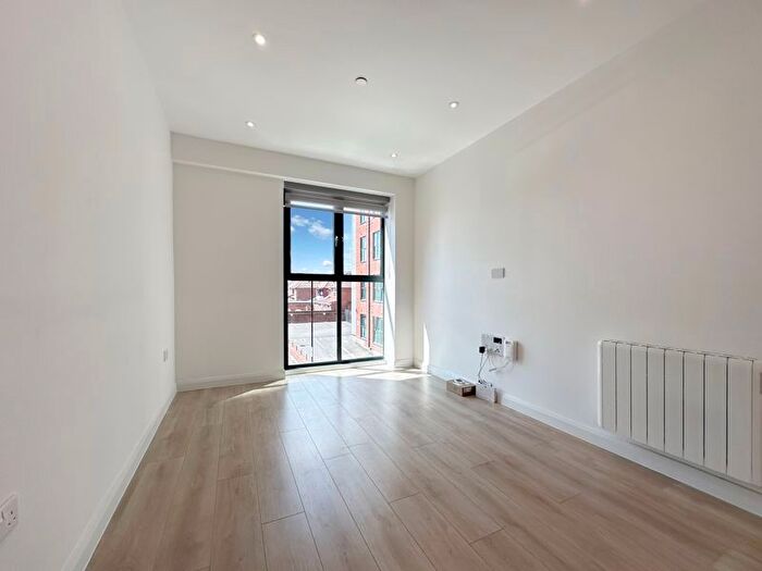 2 Bedroom Flat To Rent In Bath Road, Slough, SL1