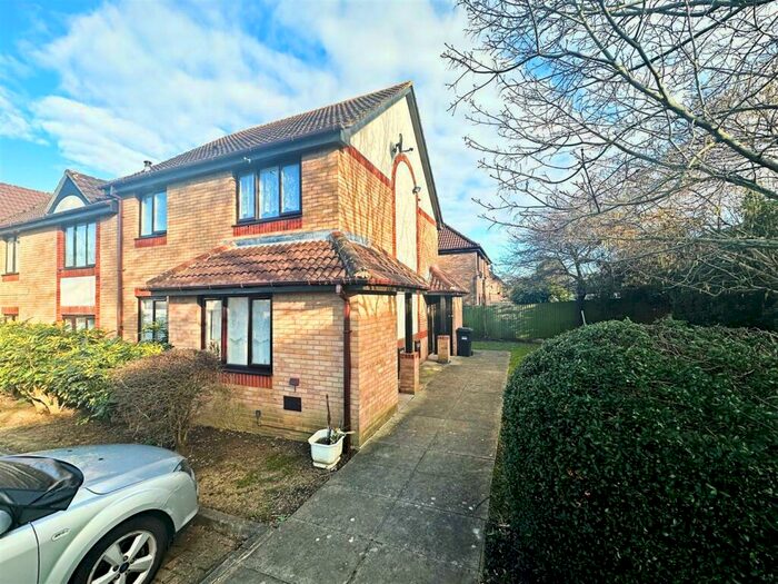 1 Bedroom Terraced House For Sale In Pimpernel Grove, Walnut Tree, Milton Keynes, MK7