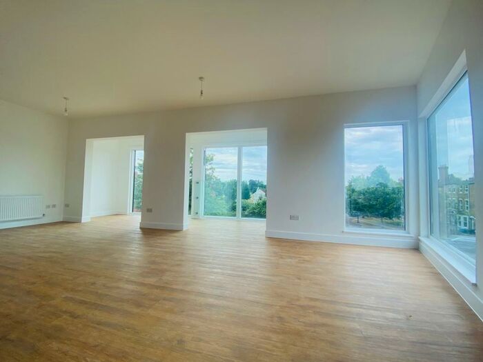 2 Bedroom Apartment To Rent In Albany Court, Albany Road, Sittingbourne, ME10