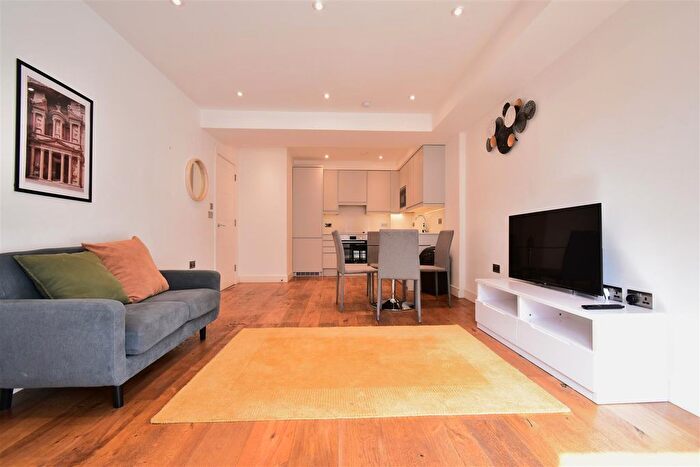 1 Bedroom Flat To Rent In Abbey House, Stoke Road, SL2