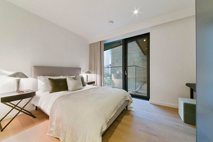 2 Bedroom Apartment To Rent In George Street, London, E14
