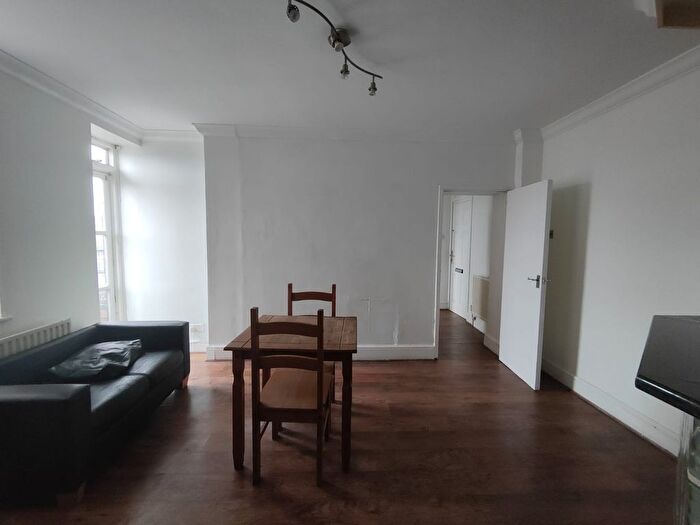 1 Bedroom Flat To Rent In Wrens Park House Warwick Grove, London, E5