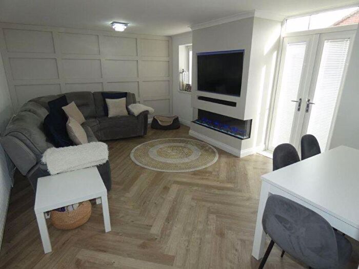 3 Bedroom End Of Terrace House For Sale In Buttermere Close, Newcastle Upon Tyne, NE12