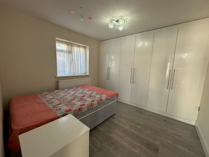 1 Bedroom Flat To Rent In Allenby Road, Southall, Greater London, UB1