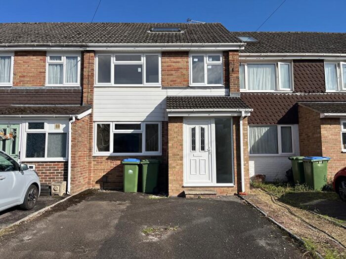 3 Bedroom Terraced House For Sale In Manor Farm Road, Southampton, SO18