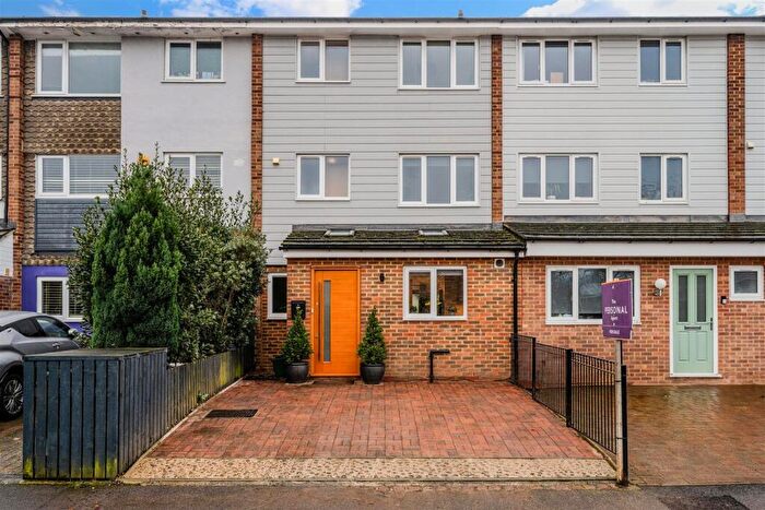 4 Bedroom Terraced House For Sale In Hunters Close, Epsom, KT19