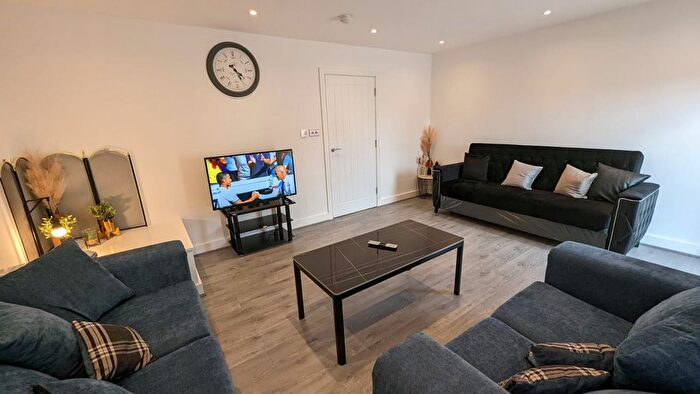 4 Bedroom Semi-Detached House For Sale In Noor Gardens, Old Trafford Manchester, M16