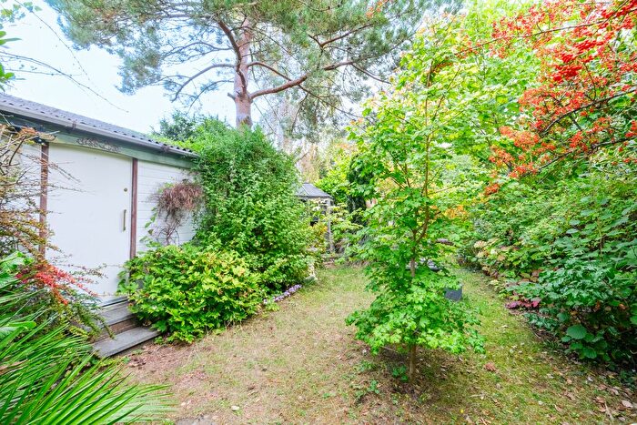 2 Bedroom Semi-detached Bungalow For Sale In Sandhurst Road, Orpington, BR6