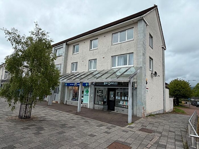 3 Bedroom Flat To Rent In Tron Court, Tullibody, FK10