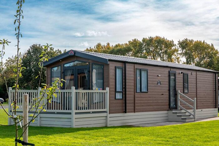 2 Bedroom Lodge For Sale In Gilberdyke, East Riding Of Yorkshire, HU15