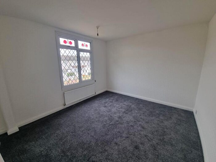 3 Bedroom End Of Terrace House For Sale In Manor Avenue, Pitsea, Basildon, Essex, SS13