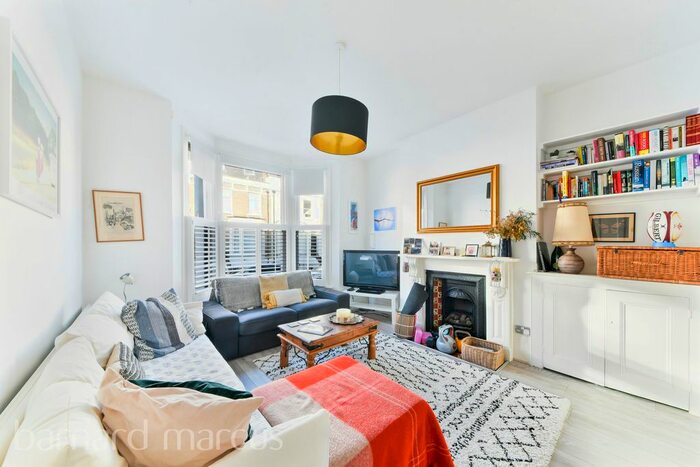4 Bedroom Flat To Rent In Halford Road, Fulham SW6