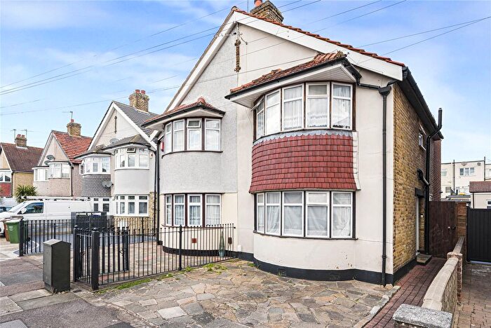 3 Bedroom Detached House For Sale In Swanley Road, Welling, Kent, DA16