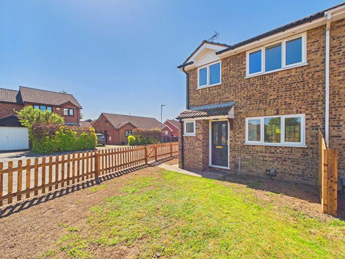3 Bedroom Semi-Detached House To Rent In Recently Renovated - Freesia Way, Yaxley, Peterborough, PE7