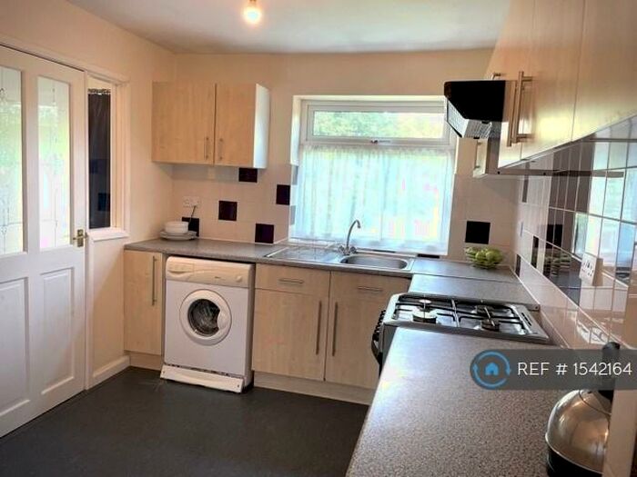 4 Bedroom Semi-Detached House To Rent In Finchley Road, Manchester, M14