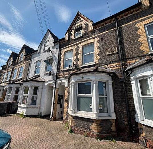 Flat To Rent In Whitley Street, Reading, RG2