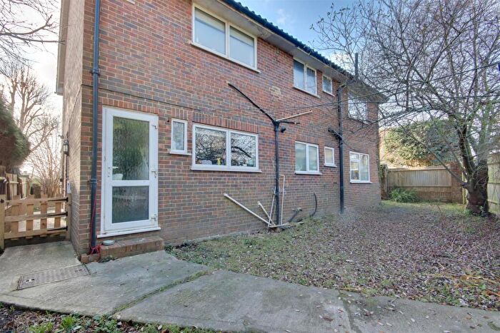 2 Bedroom Apartment For Sale In Georgia Avenue, Worthing, BN14