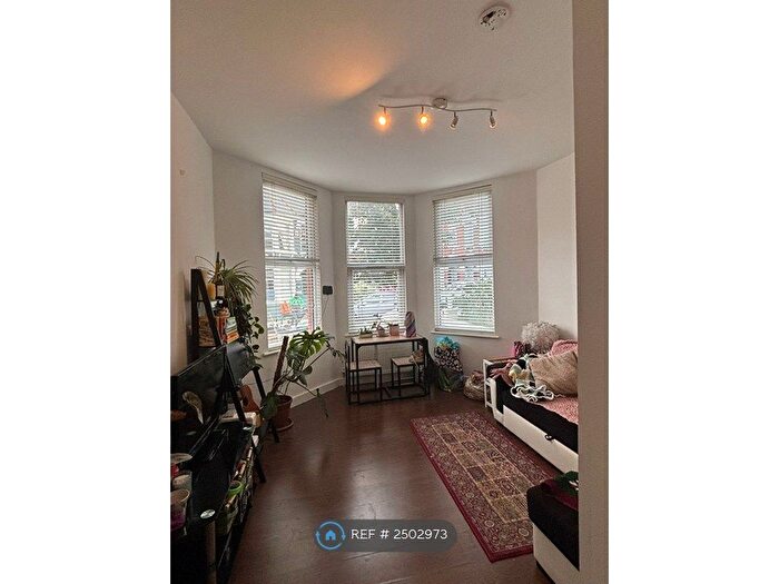 2 Bedroom Flat To Rent In Pemberton Road, London, N4