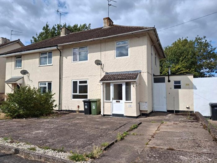 3 Bedroom Semi Detached House For Sale In Wilton Avenue, Kidderminster, Worcestershire, DY11