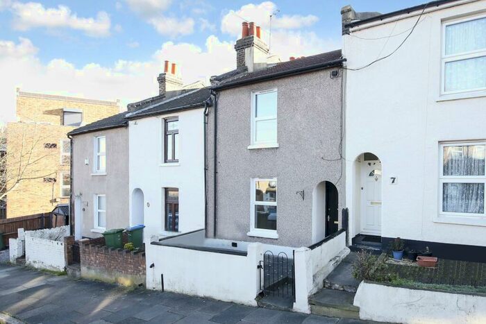 3 Bedroom House To Rent In Bramblebury Road, Plumstead, SE18