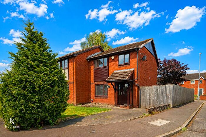 3 Bedroom Semi-Detached House For Sale In Kings Bridge Close, Blackburn, BB2