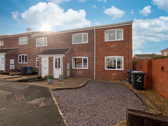 3 Bedroom End Of Terrace House For Sale In Mitchell Drive, Bowerhill, SN12